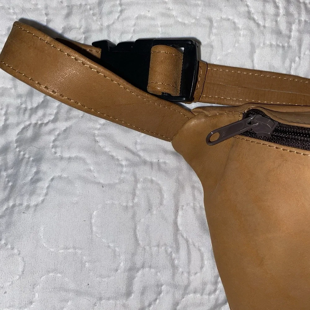 Network General President's Club '97 Brown Leather Hiking Waist Pack Zip Pockets